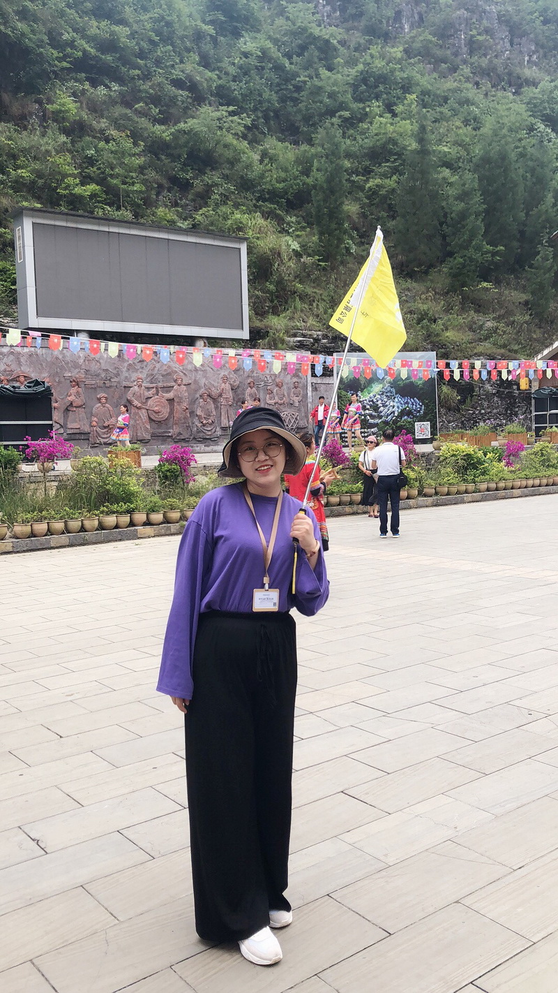 2015�?刘佳�?大连东北国际旅行社全程陪同导游员.jpg 2015�?刘佳�?大连东北国际旅行社全程陪同导游员.jpg